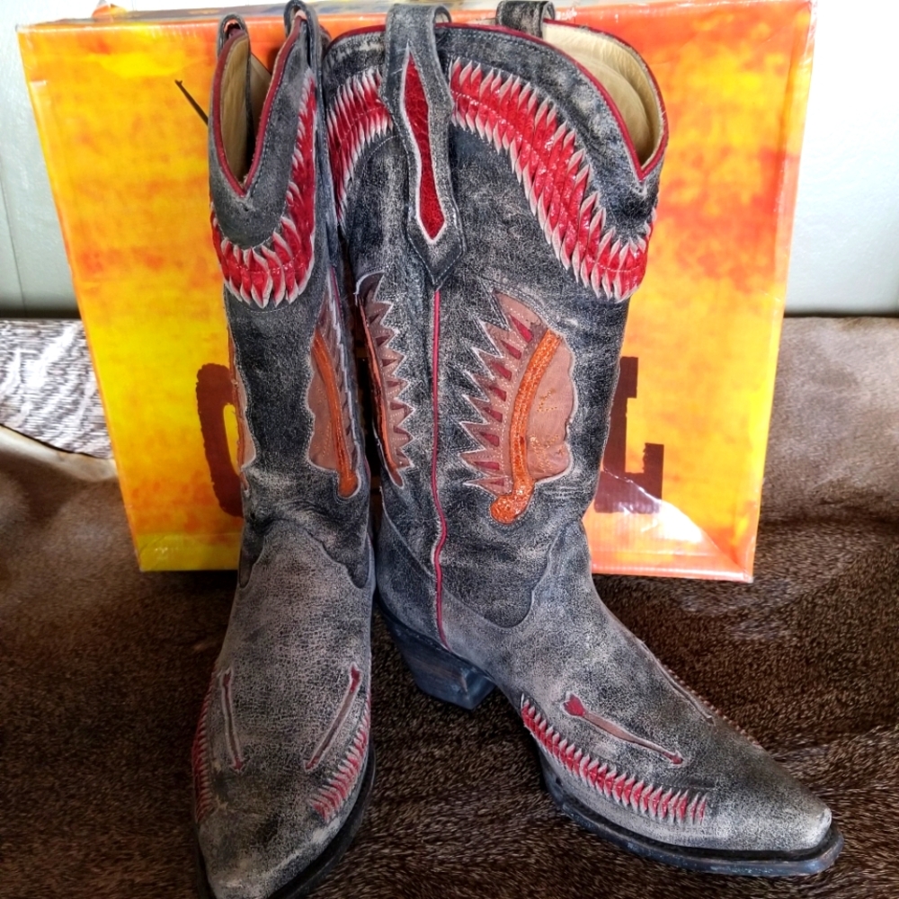 Blk vintage Laredo Cowboy Boots w/Inlay in Red and Brn. sz.9 Great condition